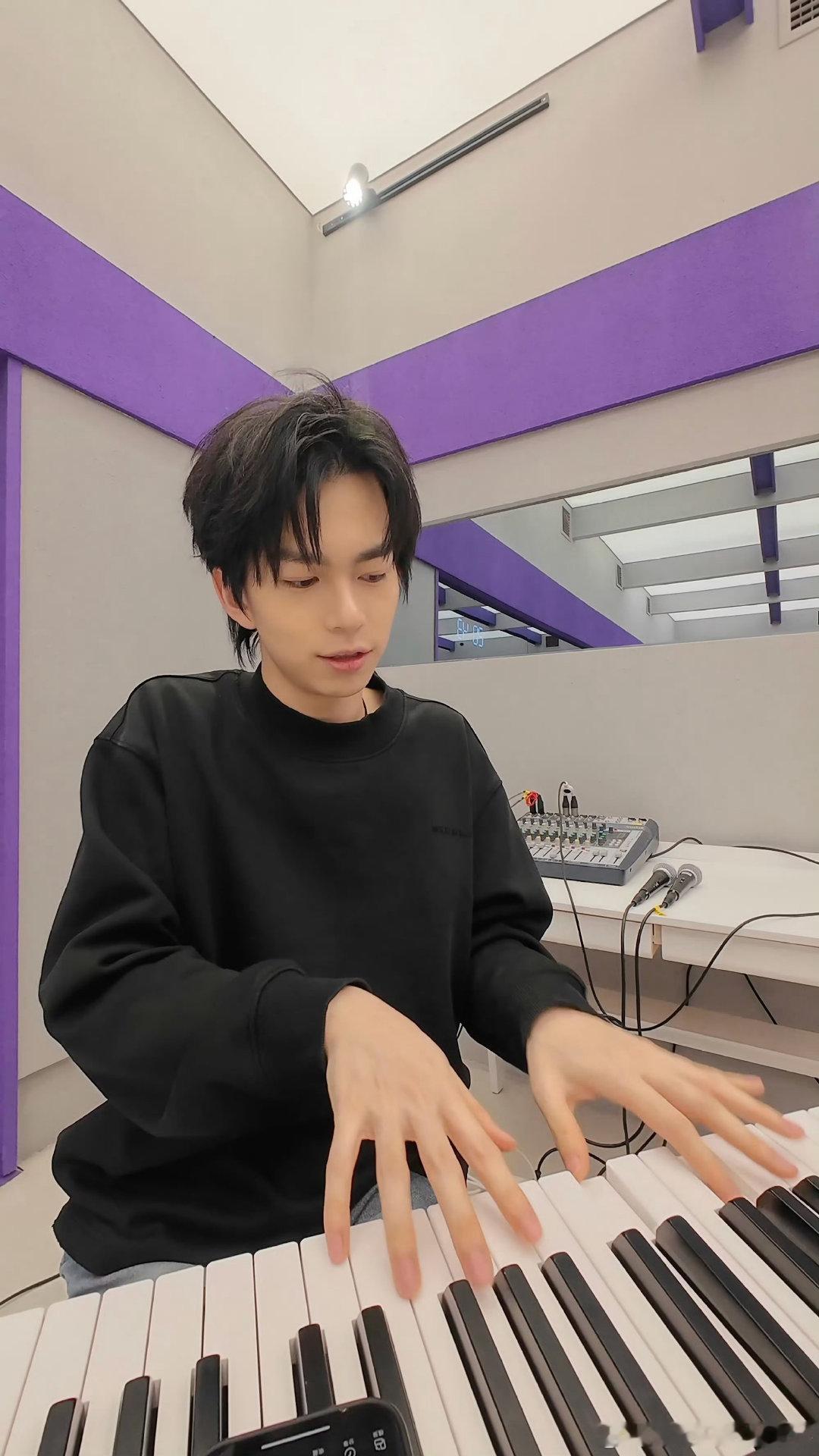 林俊杰唱功的含金量还在上升原来林俊杰唱《崇拜》高音根本没硬顶！听着用力实则轻松拿