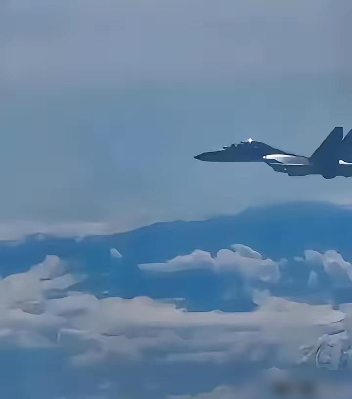 解放军这次不演了，直接掀翻台湾这张无理取闹的桌子！

以前解放军正常巡航碰到台军