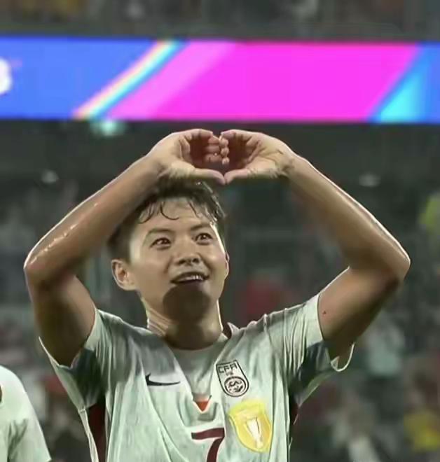 哇哦！王霜进球！中国女足2：1！战胜朝鲜！小组头名！[赞][赞][赞][赞]
逆