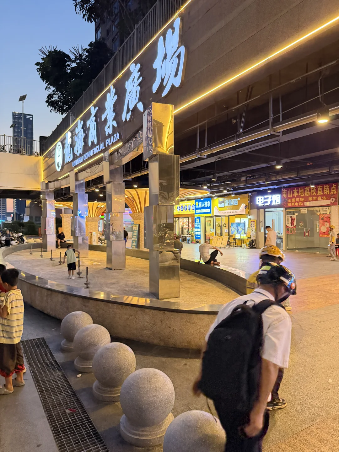 龙海商业广场从山姆会员店不能直接过去吗？