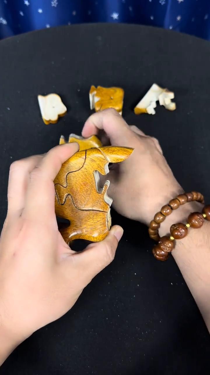 这七块木头能拼出十二生肖里的一个动物，能一眼看出来的绝对是高手。鲁班锁可是老祖宗