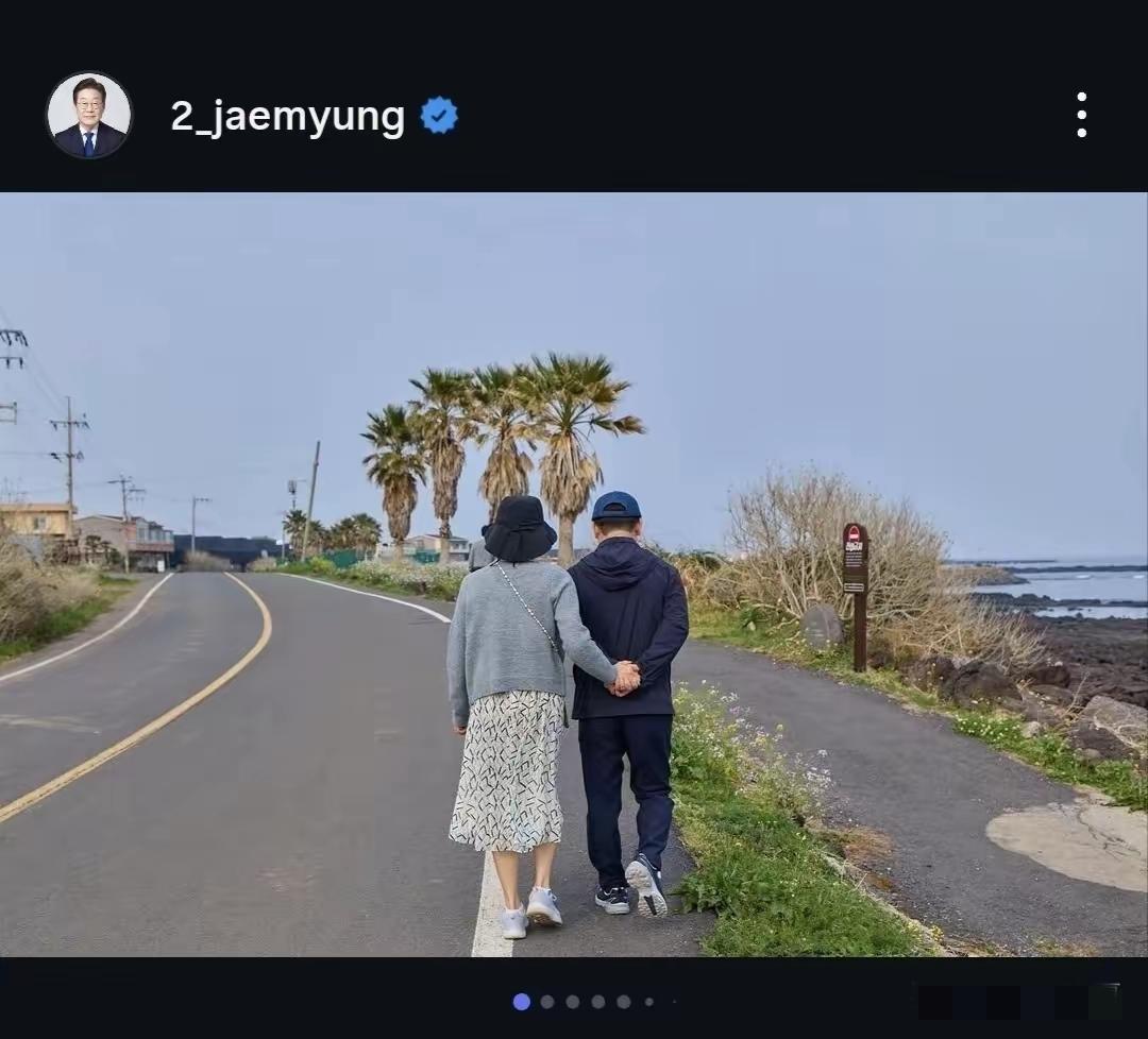 大妈们可以跟着李在明老婆学穿搭，从李在明发的老婆（60多岁）日常随意穿搭看国内大