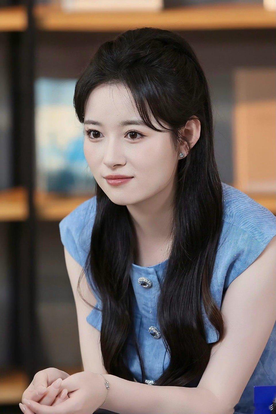 李宇嘉庞铮率先达到一百分 李宇嘉的逆袭之路同样精彩，从东方新娱乐节目到暗访报道，