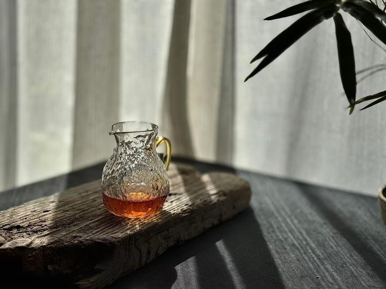 你在直播间抢到的百元冰岛古树茶，是真的吗？
能出现在直播间的冰岛古树茶，基本可以
