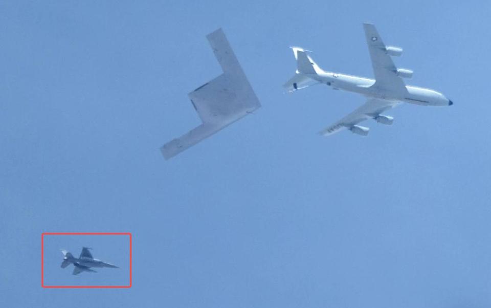 笑不活了！
美军花千亿打造的“21世纪隐形王者”B-21，刚在沙漠完成5小时“空