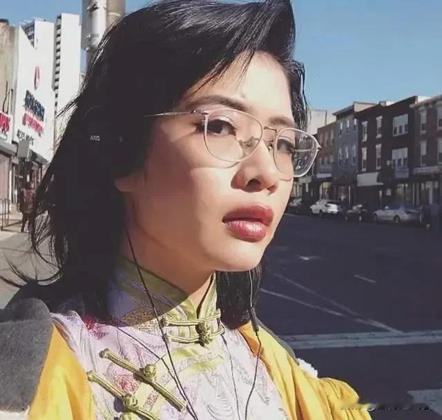 “自己能出国留学，变成所谓的上等人，靠的就是父母的资产和人脉，个人的努力在这些资