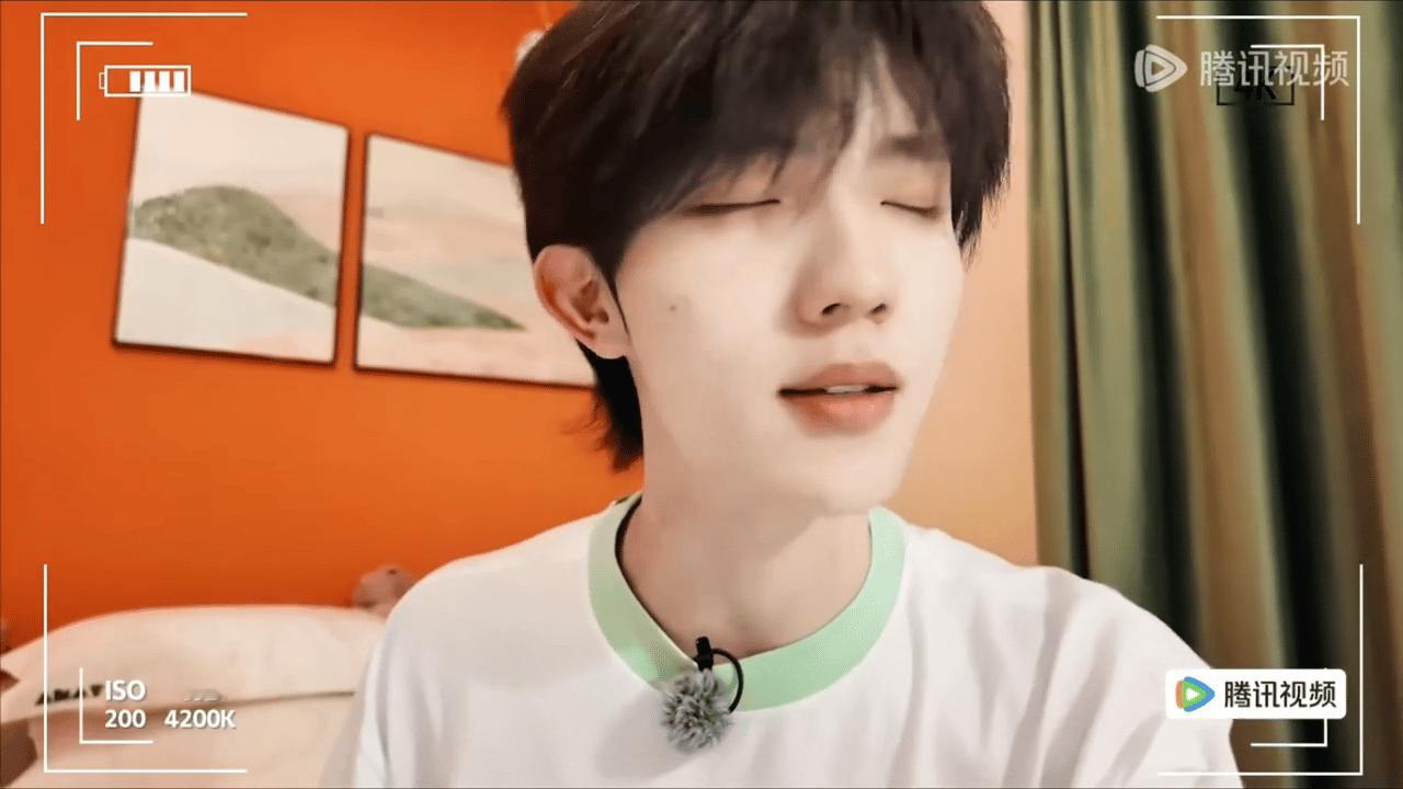 苏新皓告马的状我现在严肃批评这个小马！怎么能顶苏新皓的屁股呢！太坏了！！！新皓好