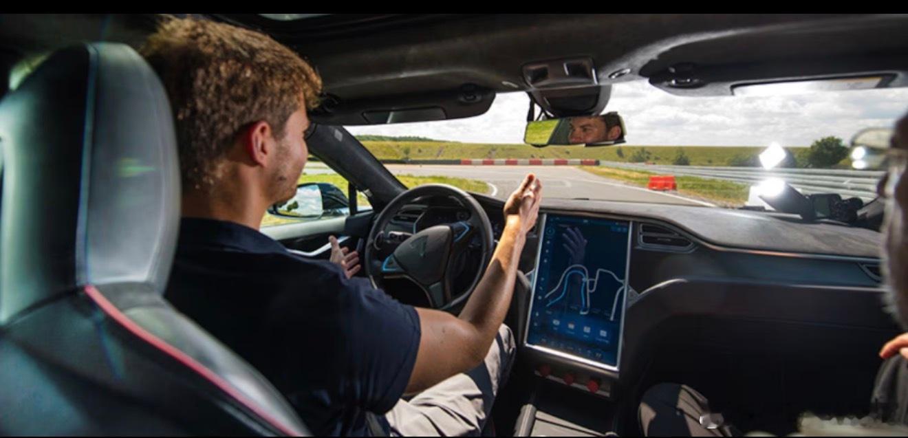 特斯拉 荷兰监管机构批准特斯拉自动驾驶软件，但要求高速公路和城市道路上须有人监管