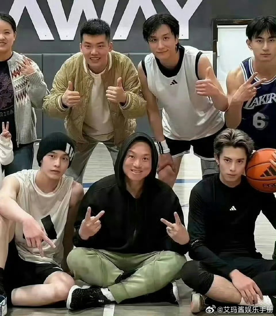 何与 王鹤棣同框合影，你Pick谁状态？ 