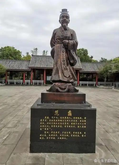 很真诚的人生忠告：要学会闷声发大财。高调，早晚会毁了你。矫情，终有一天会害死你。