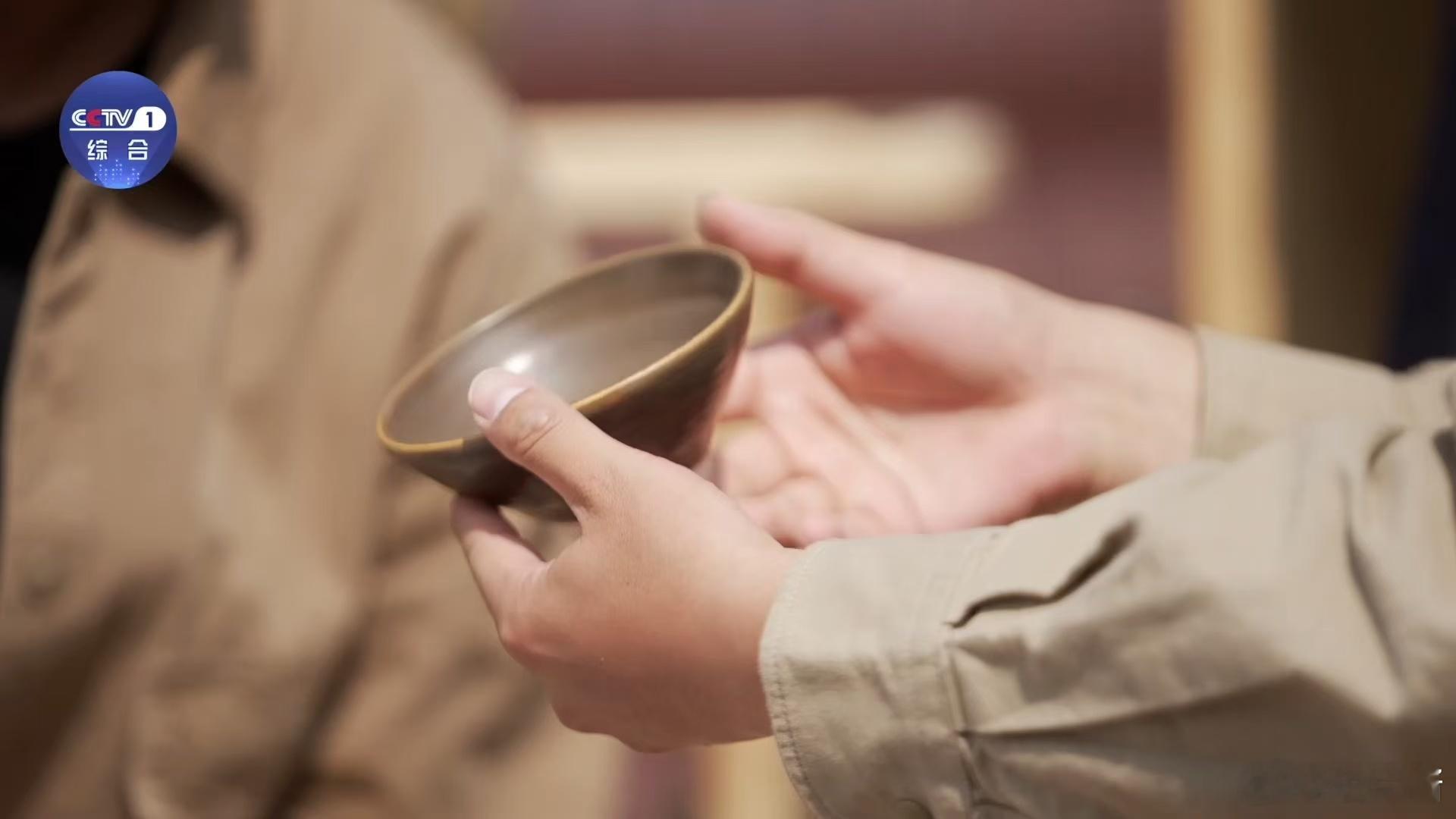 黄河底泥也能烧制成碗  黄河之水天上来，底泥却能化瑰宝。这些黄河釉碗，不仅承载了