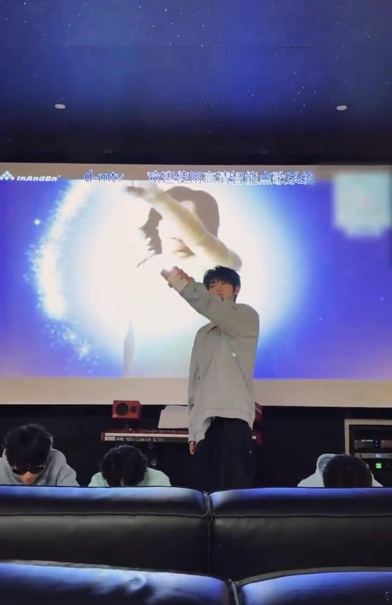 道明奇花泽桂西门瑞美橹有意思[流鼻血] 杉菜是谁？？？ ​​​