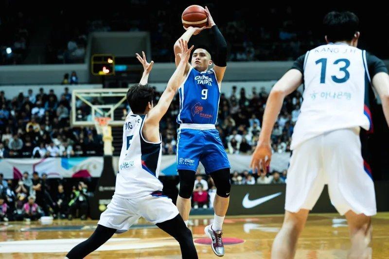 北京首钢 陈盈骏今天比赛没有佩戴面具，这是个好消息！男篮世预赛