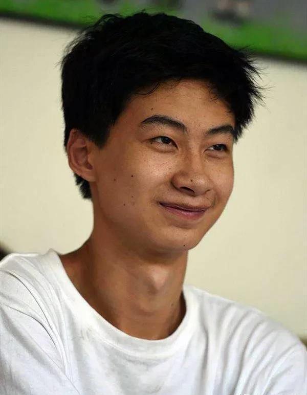 2017年，河北一男孩高考744分，清华校长激动地登门拜访，无奈看到男孩后，却愣