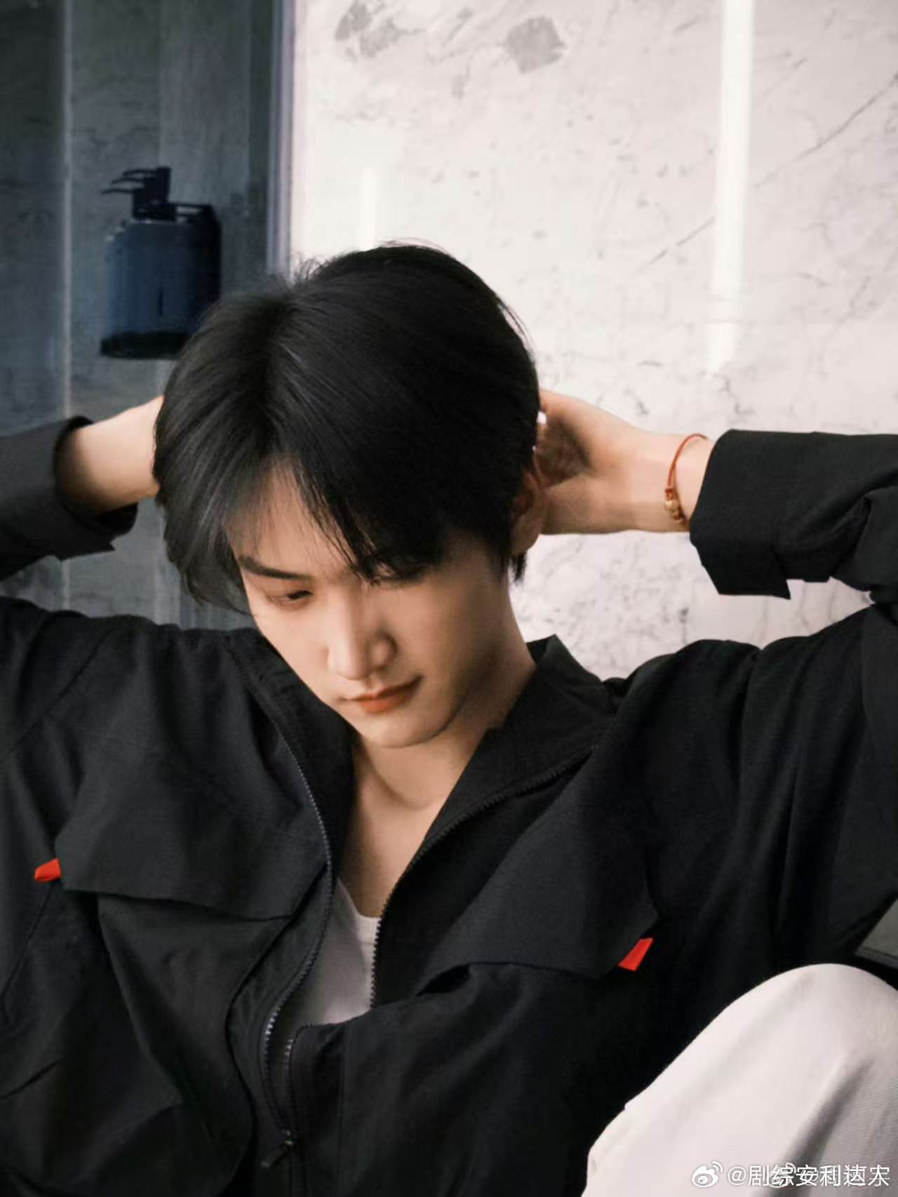 丁程鑫比周柯宇大开始推理吧直播 周柯宇的年龄比丁程鑫小，两人总给人一种还是小朋友