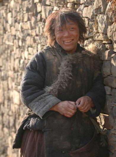 那边，人口仅50多万的佛得角，靠着一群在欧洲次级联赛踢球的球员，用场均多跑几公里