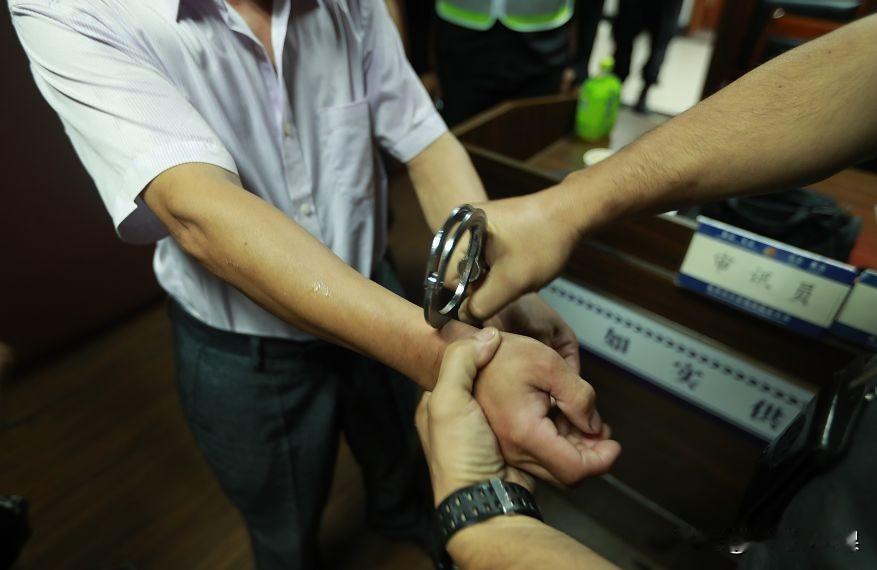 湖南怀化一名46岁男子滕某，找中间人花1000元约了一名自称“年轻漂亮”的女孩开