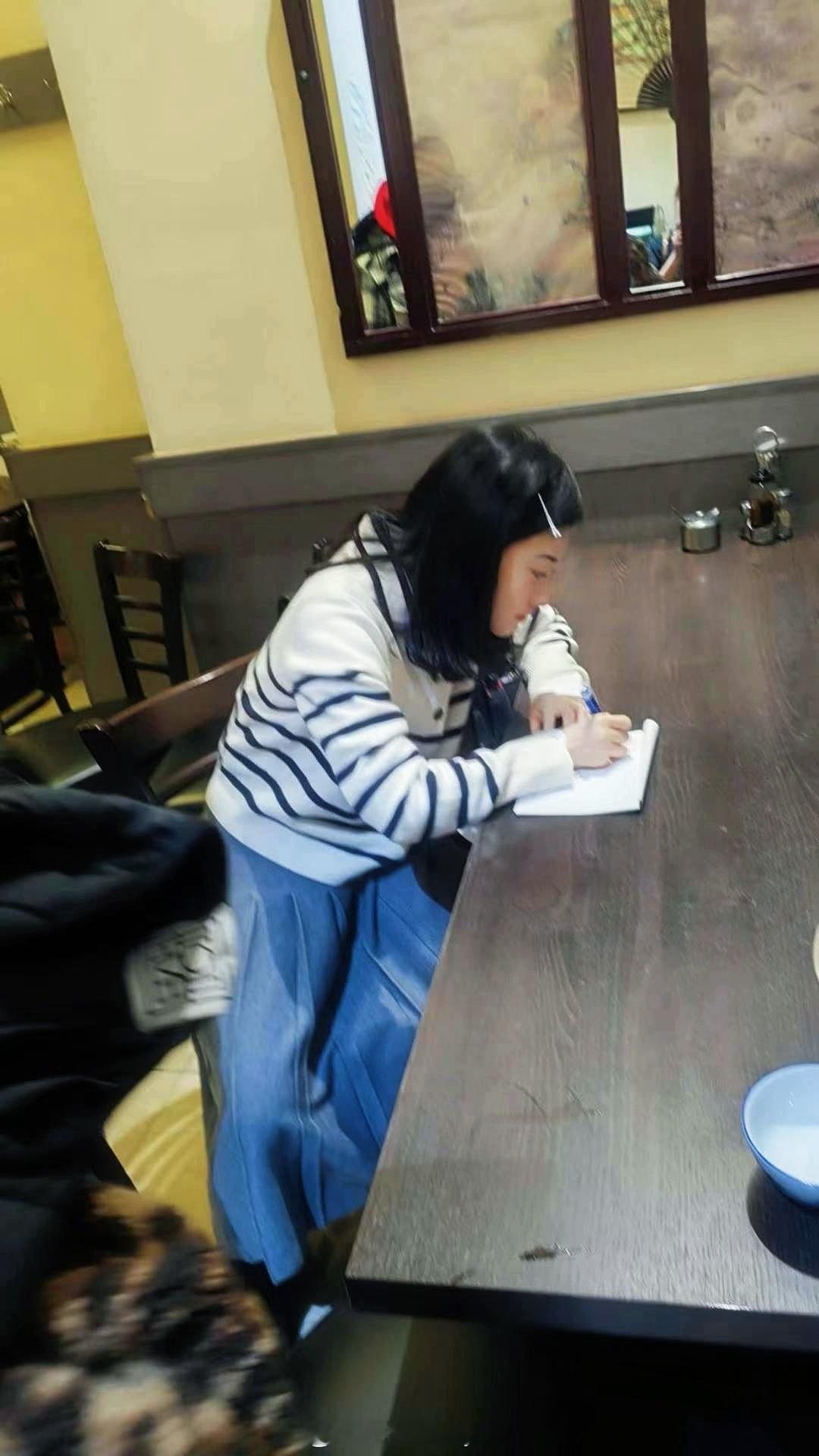 景甜   ｜ 景甜你是真的很不错 很想这个乖乖的小朋友呐  好想好想