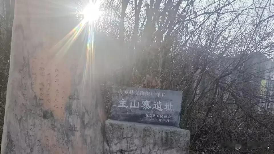 本下联是原创，欢迎友友们在评论区晒出你的精彩下联来，给你点赞👍🏻了。

上联