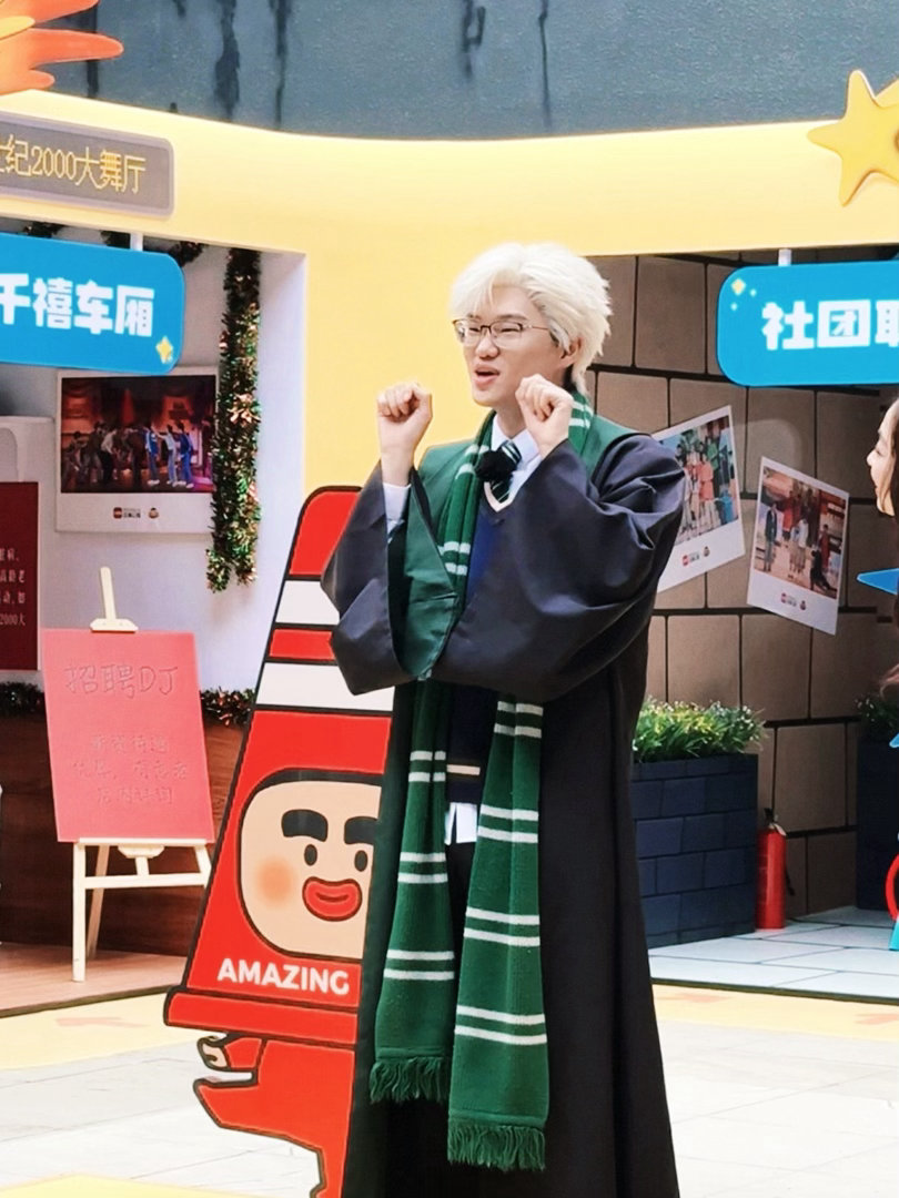 这还是我认识的李飞吗李飞要走颜值路线了吗这还是我认识的李飞吗！李飞cos马尔福造