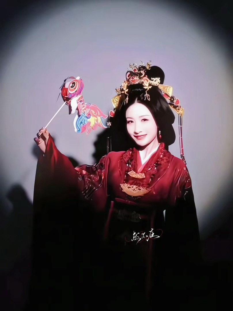 安陵容终于熬成太后了雀骨 从鹂妃到何太后这条路走了这么久，陶昕然用一个抬眼就让所