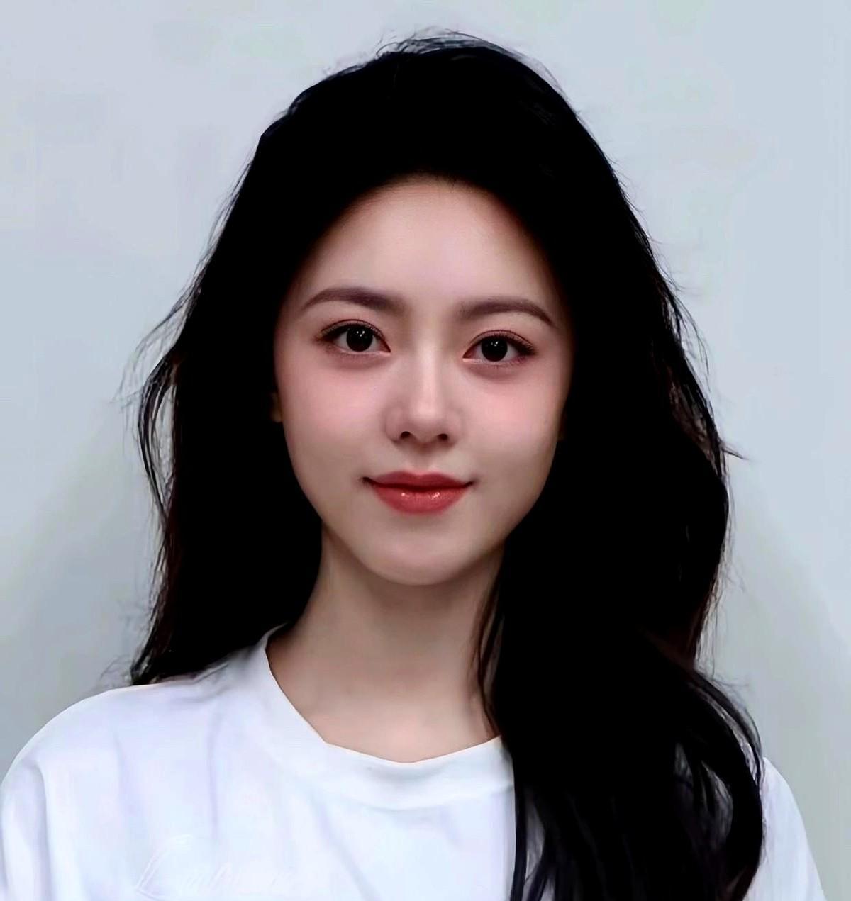 赵今麦终于捅破了那层“正确的膜”。
她过去的问题，不是脸，是“无菌”。
表演像在