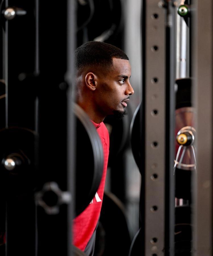 伊萨克关于他的状态：我也说不清低迷的具体原因，从团队层面看——进展确实缓慢，但足