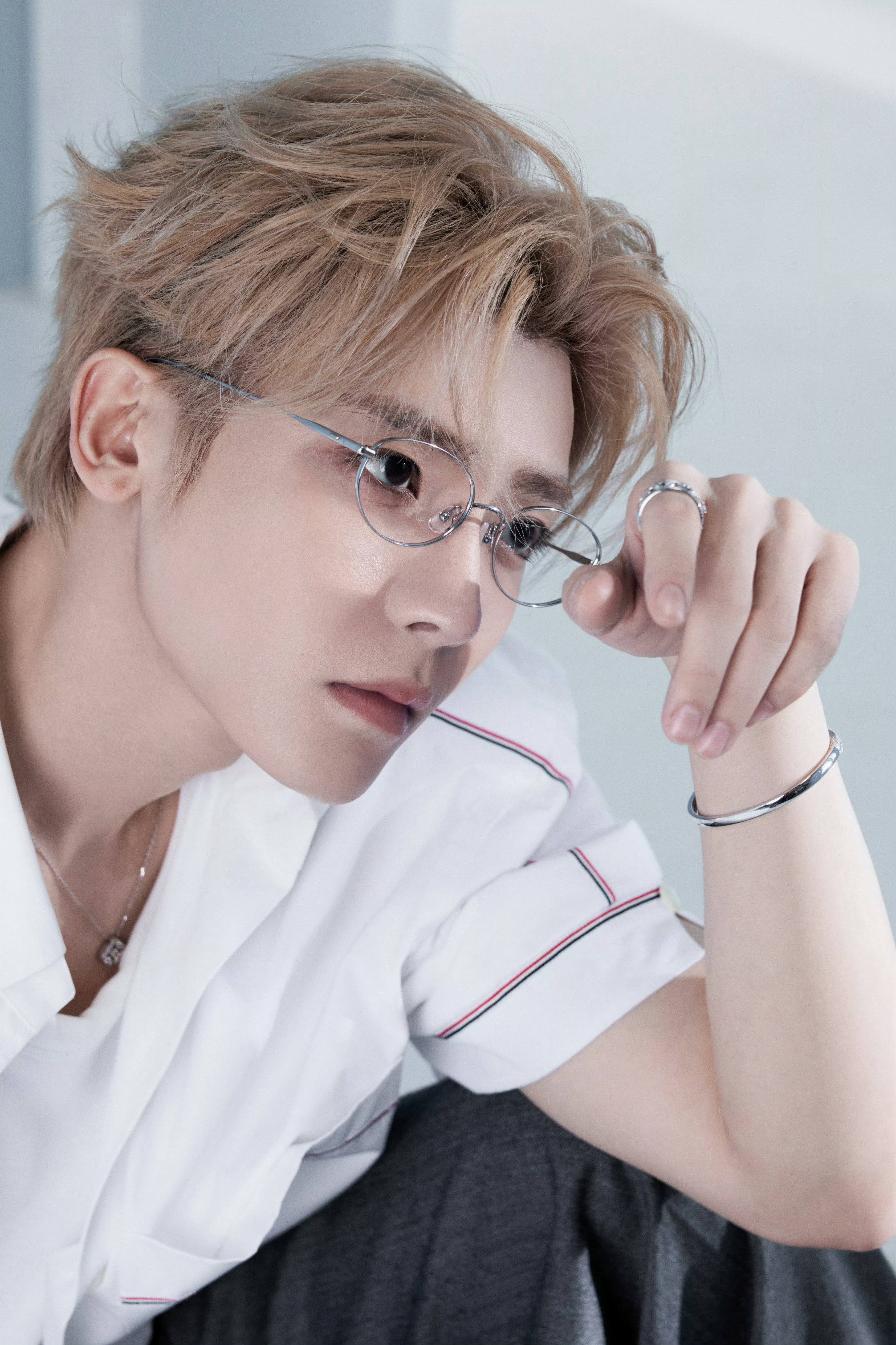 侯明昊 × Deeyeo 德佑品牌直播造型大片 📸 