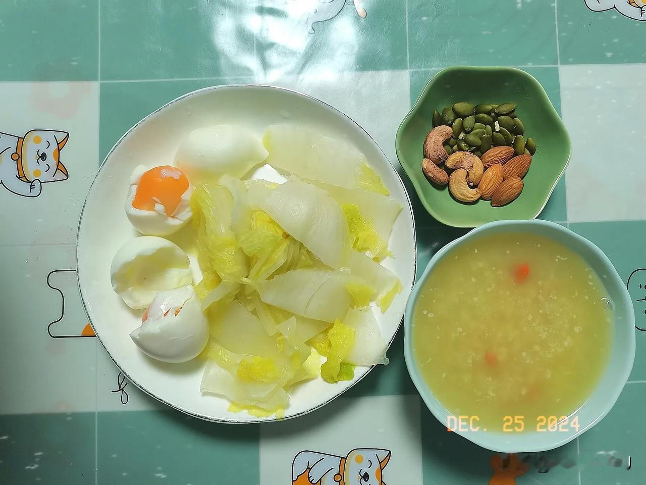 早餐吃什么才能减脂?
冬日绵绵之中年女性减脂早餐日记
主食：小麦胚芽i
蛋白质：