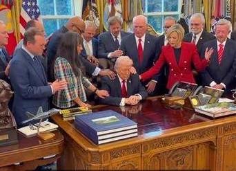 教皇惊天回应特朗普“神助”战争宗教仪式：上帝不听沾血者祈祷！美以那些人会噩梦缠绕