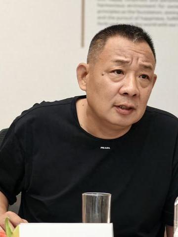 于东来语出惊人，直击内需痛点： “拉不动消费的原因有三，普通人没钱，没时间，没消