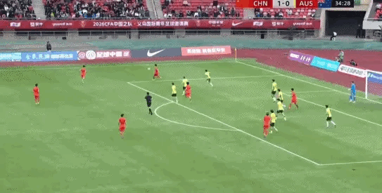 又一台国产超跑？！18岁苗润东在u19国足vs澳大利亚的精彩爆破，中途加速能力让