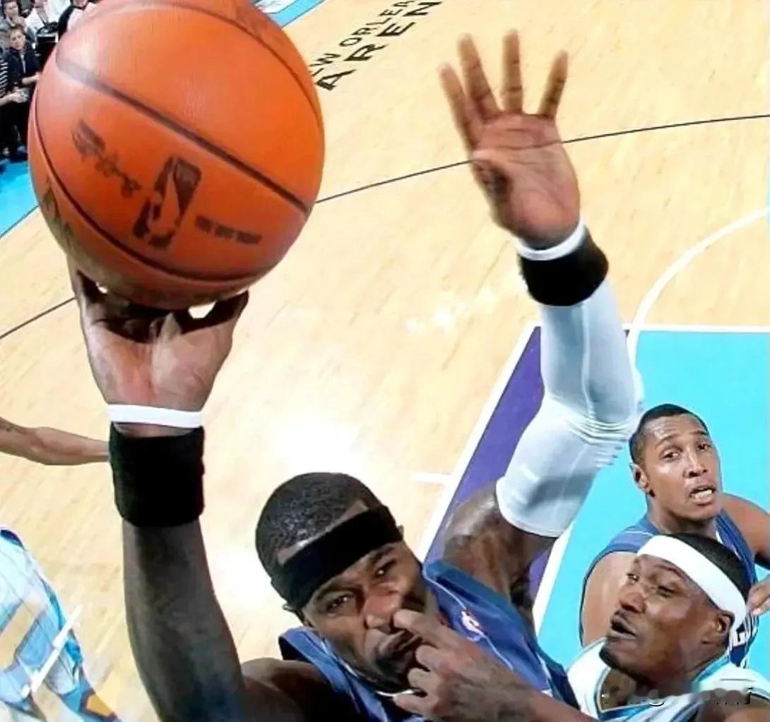 NBA球场上的丑陋瞬间！（打球是你最大的谎言）[我想静静]