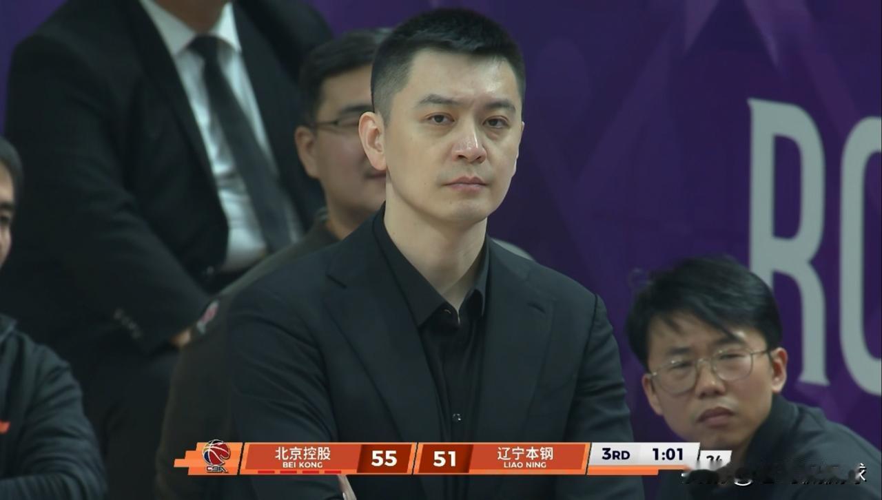 辽宁本钢主帅杨鸣真是江郎才尽了！在今天辽宁本钢客场挑战北京控股的比赛中，当时比赛