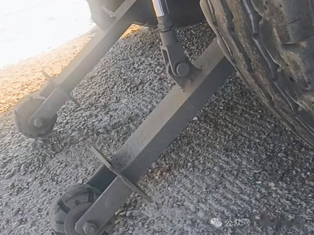 百吨王上高速神器？你们见过吗？

最近有吉林卡友爆料，当地百吨王上高速都靠一款作