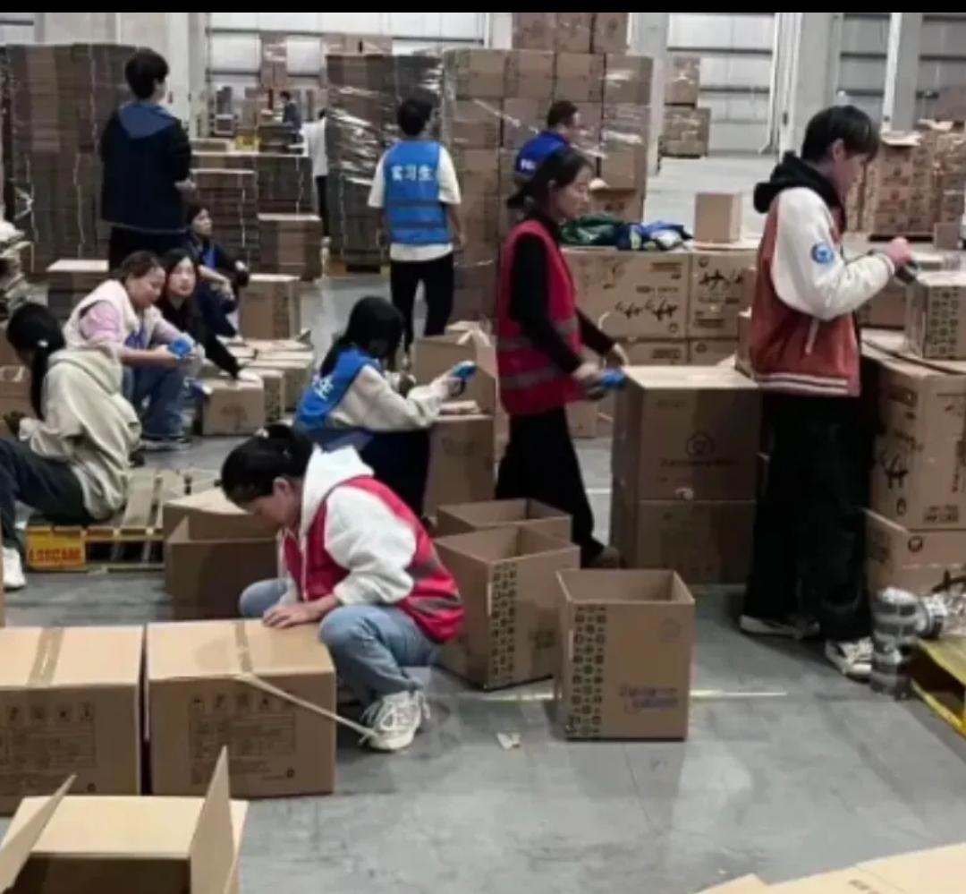 中央亮剑了，十五五规划直接把"遮羞布"扯了下来，5000万大学生，满大街的本科文