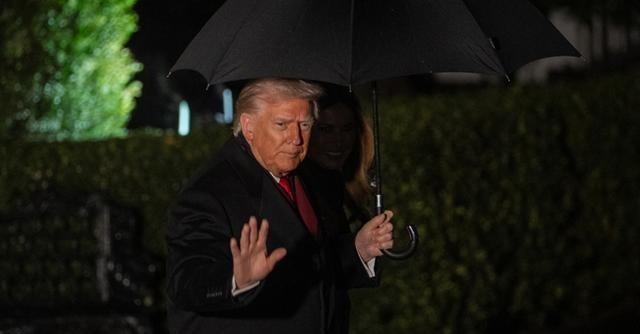 有人当面问特朗普 ：“世界上还有谁能管得了你？”他没有躲闪，直接接过了话。他说，