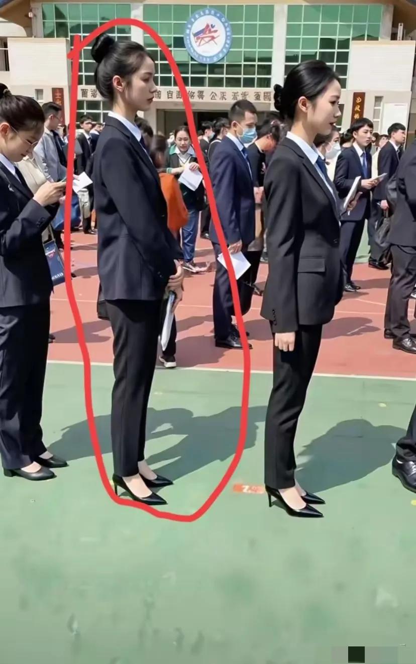 这女孩考公通过的几率大不大？[what]