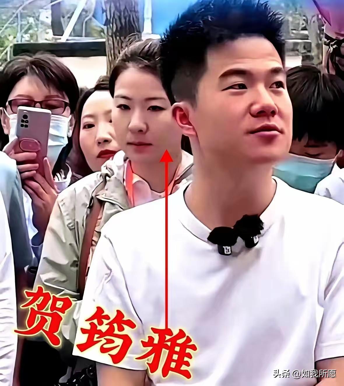 刷到董宇辉
和他背后的女人贺筠雅，
我承认我酸了，而且是柠檬精附体那种酸。

你