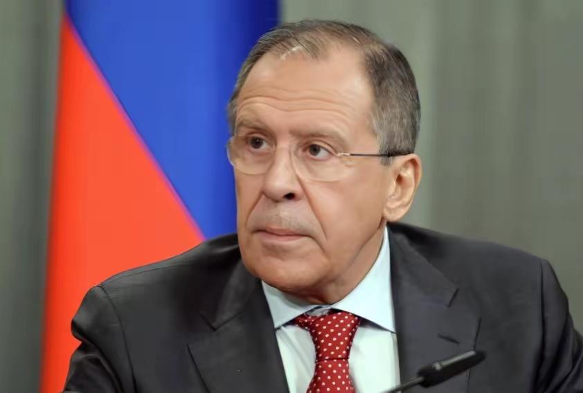 俄罗斯公开喊话了！俄罗斯外长拉夫洛夫公开表示，当前亚美尼亚无法同时加入欧盟和欧亚