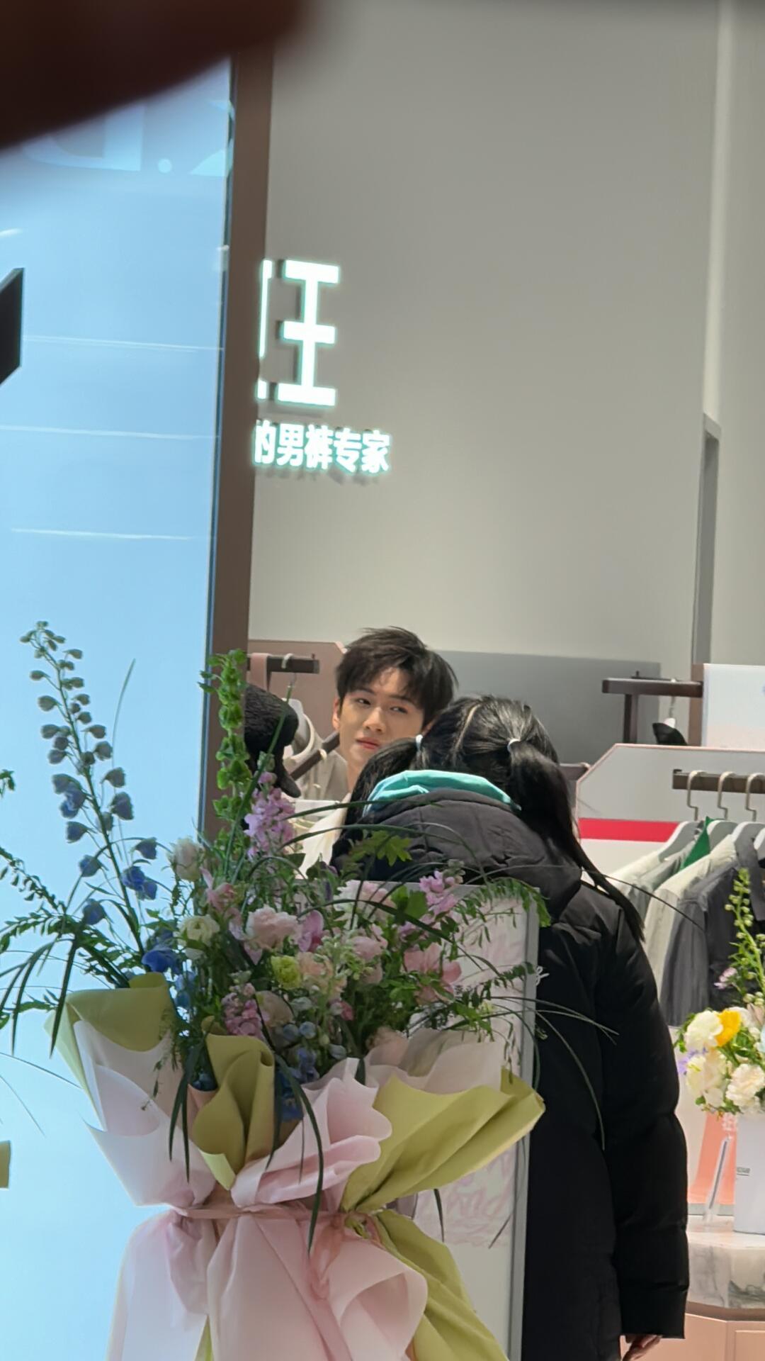 昀牵孟绕[超话]  🤍 九牧王   李昀锐九牧王品牌代言人  不愧是内娱舒肤佳