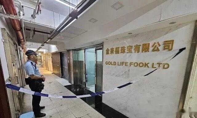 香港黄金劫案10名悍匪抢走65公斤的金条、金砖及金粉，总值约5800万港币（约合