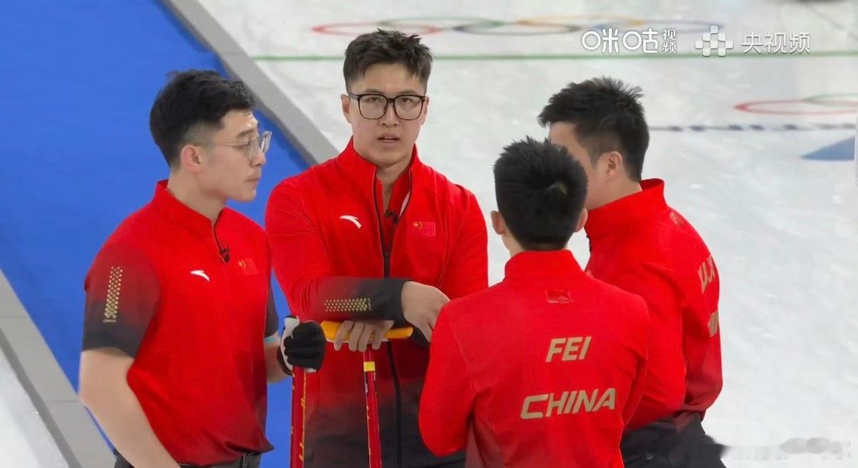 冰壶男子循环赛中国队两连败冰壶是一场漫长的博弈，循环赛的两连败只是暂时的考验。中