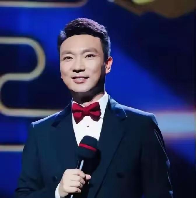 央视主持人康辉说：我下班回到家之后，我太太突然很严肃的跟我说，我可能得跟你谈谈，