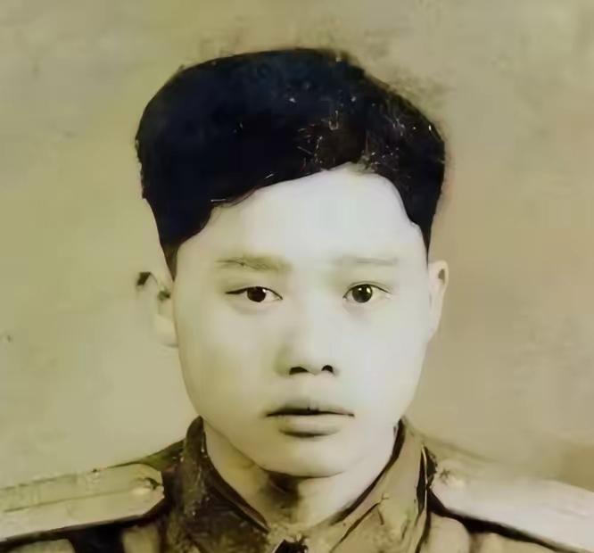 1951年1月28日，志愿军战士潘天炎因为生理需要去附近的草丛解决，却意外发现阵