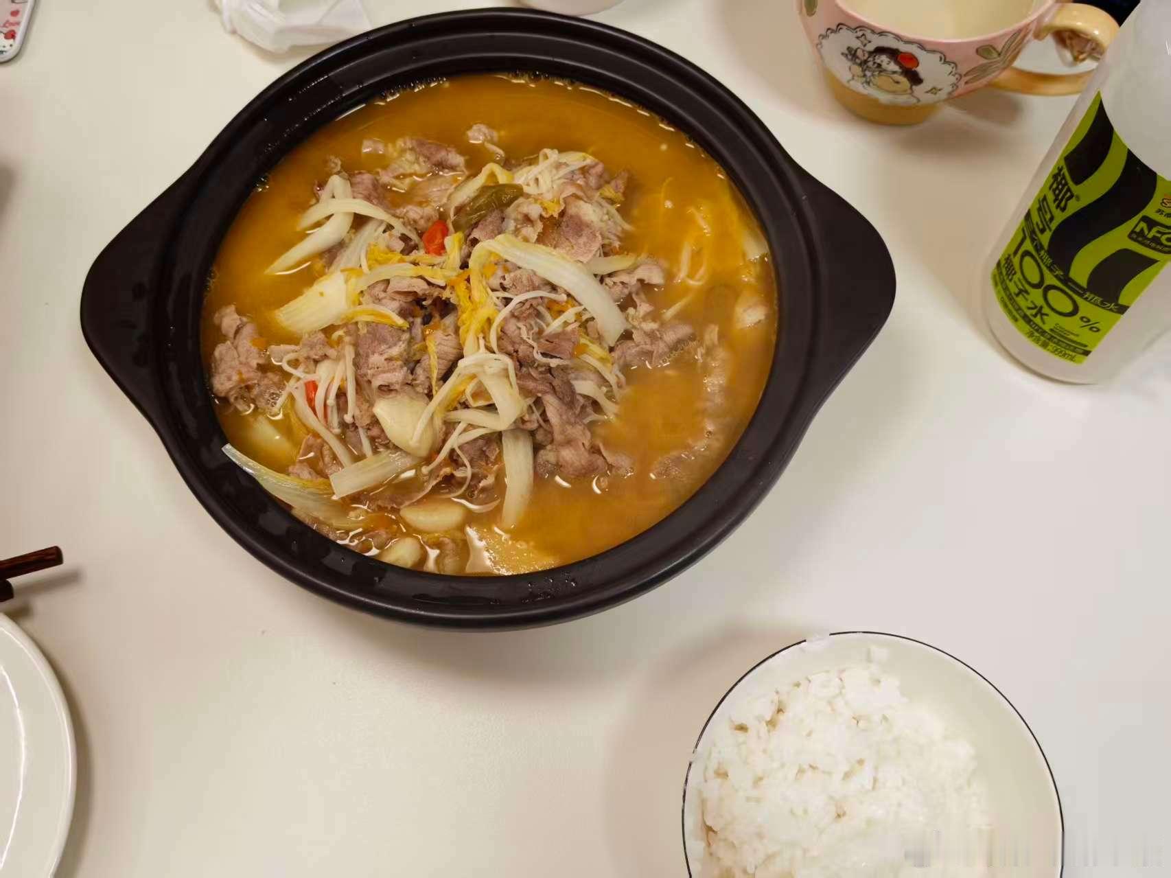 今晚吃金汤肥牛，好香啊！我在减肥，咋办啊？要禁不住诱惑了。 