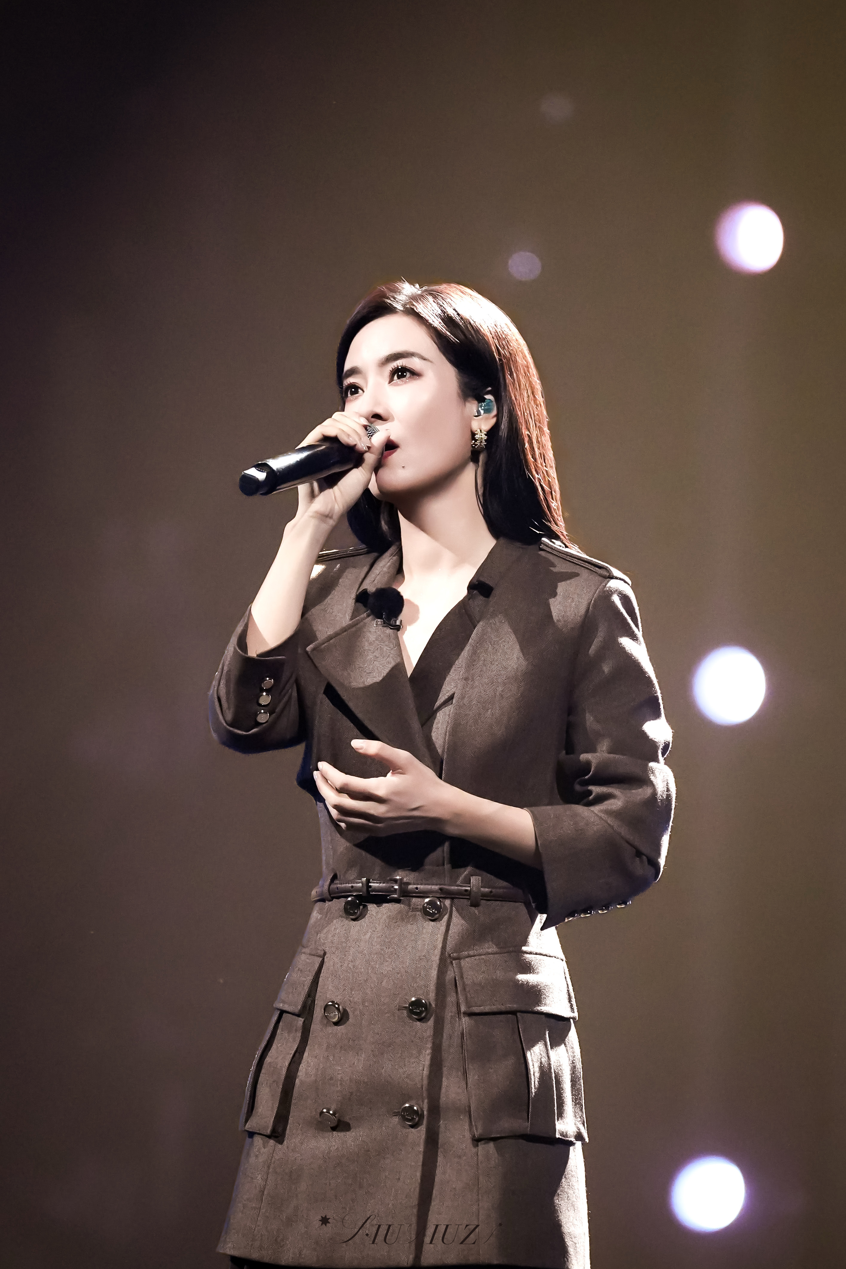 李晟最后一次公演唱了自己的歌李晟最后一次公演选择唱自己的歌，满是诚意的歌声太打动