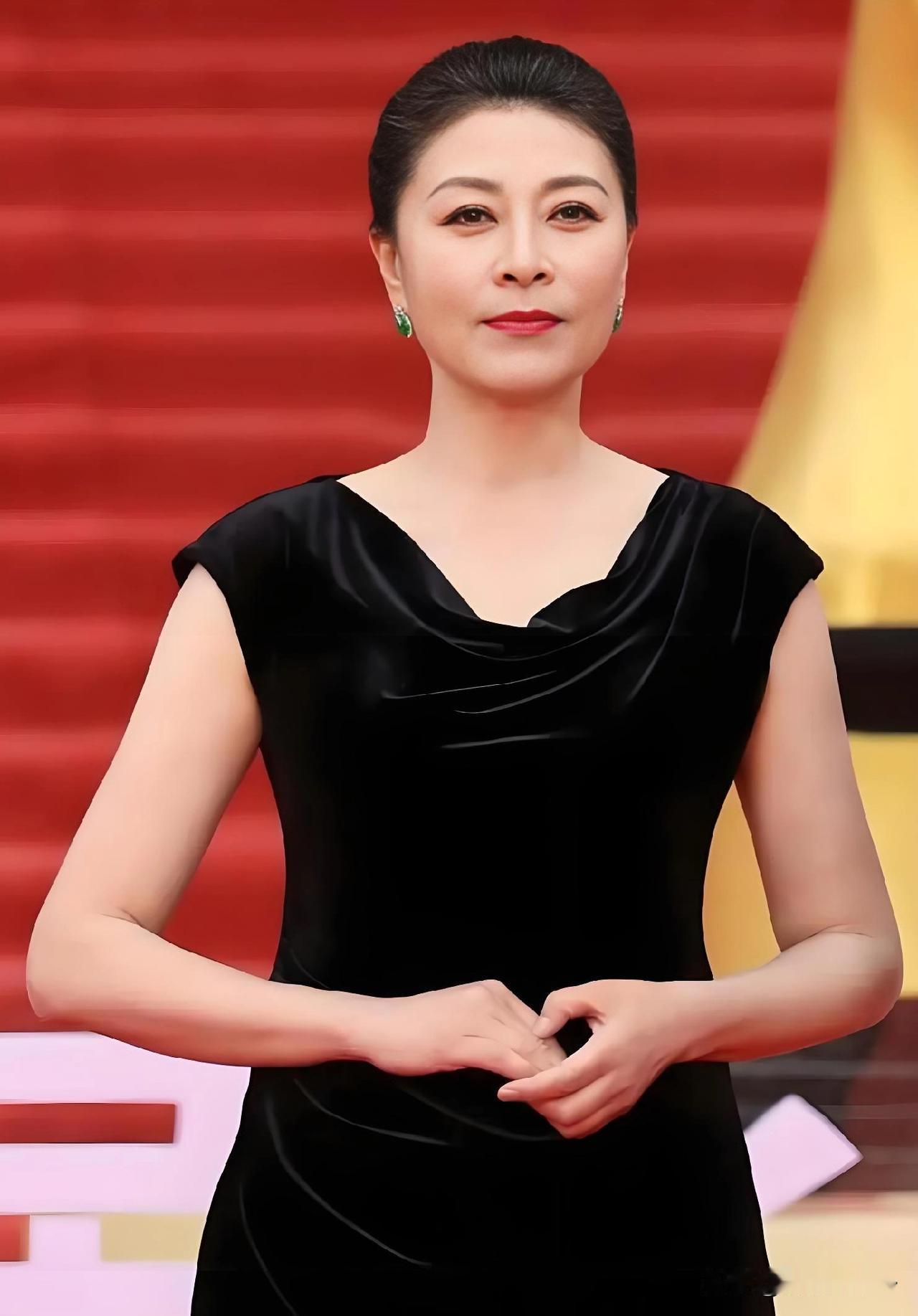 不知道为什么，

对《四喜》里岳红演的婆婆，

就完全恨不起来，明明她做的挺过分