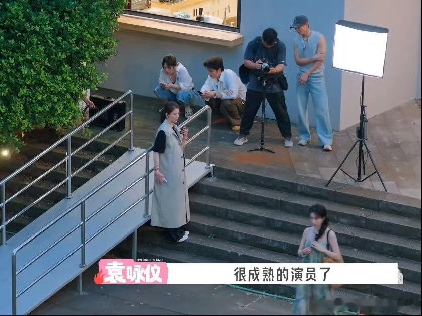 袁咏仪说孟子义不是艺人是演员了这份来自一年级的情谊啊！袁咏仪看到孟子义的表演不自