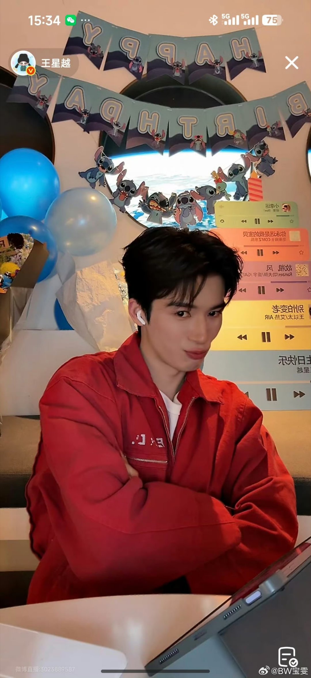 王星越说一胖就会显得很好骗 看到大学时候的照片，真的是觉得有点婴儿肥了呀。王星越